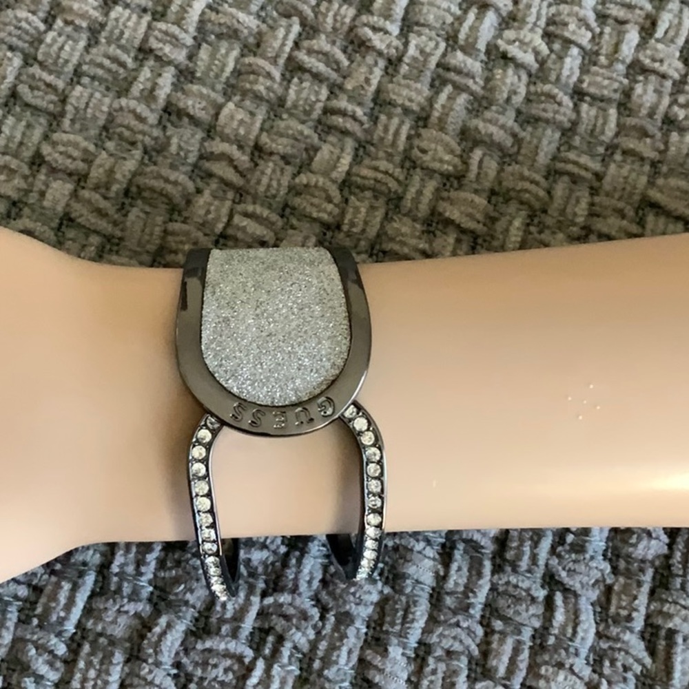 Guess bangle - Picture 3 of 8